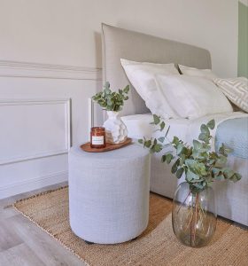 YEHUD PUFF - REDONDO CON PATAS DE MADERA