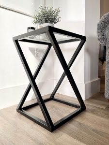 MESA LATERAL JONH - METAL PINTADO EN NEGRO CON VIDRIO
