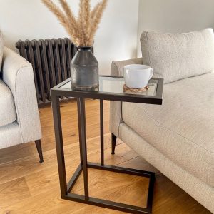 MESA LATERAL KEILE – METAL PINTADO COLOR NEGRO CON VIDRIO